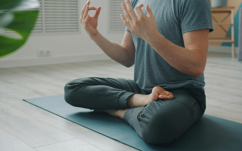 A picture of a man doing yoga which is introducing Cancer Support Switzerland's new service of Yoga which is now available in Zurich